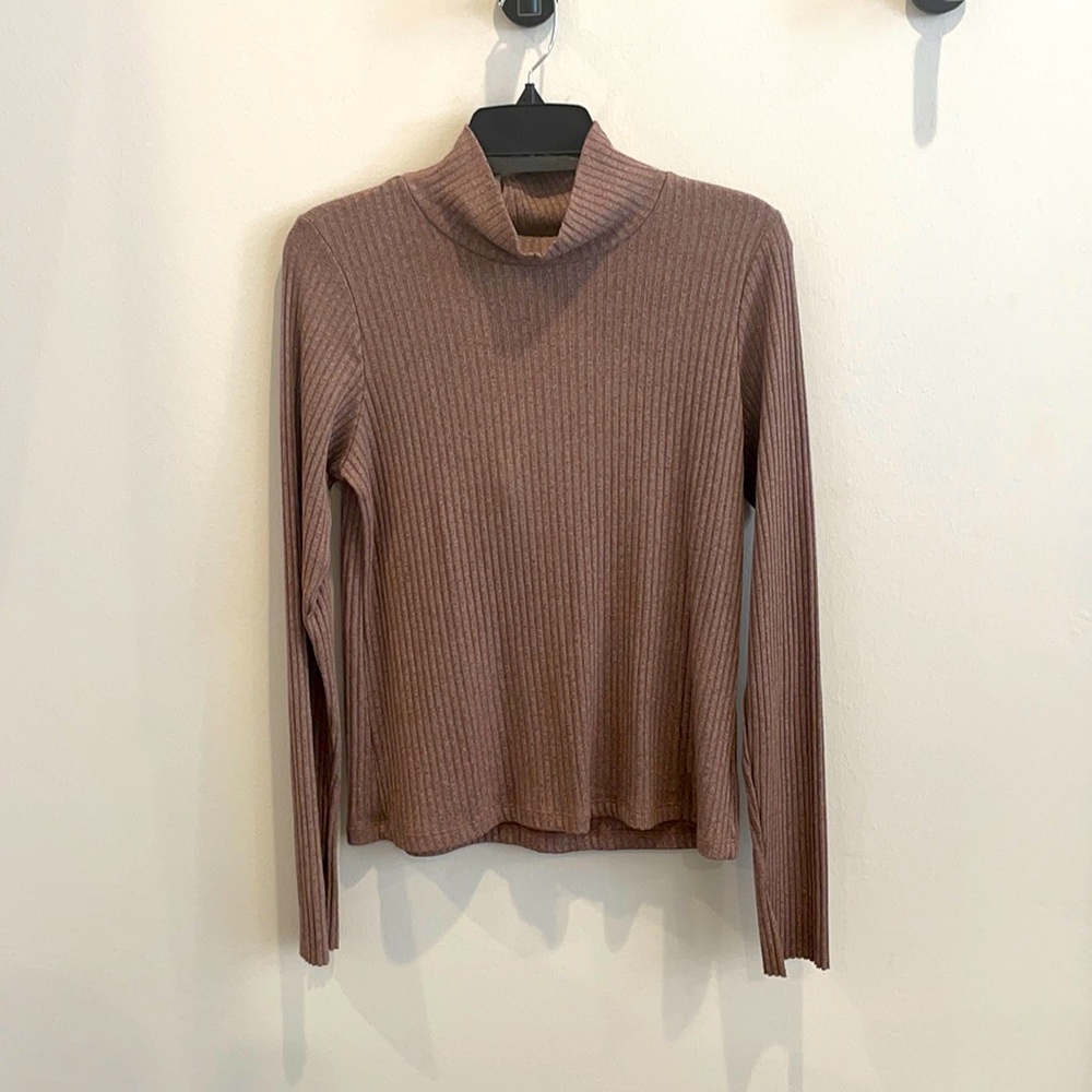 Ribbed turtleneck